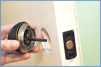 State Locksmith Services Orlando, FL 407-552-4023 - 5-change-locks-service